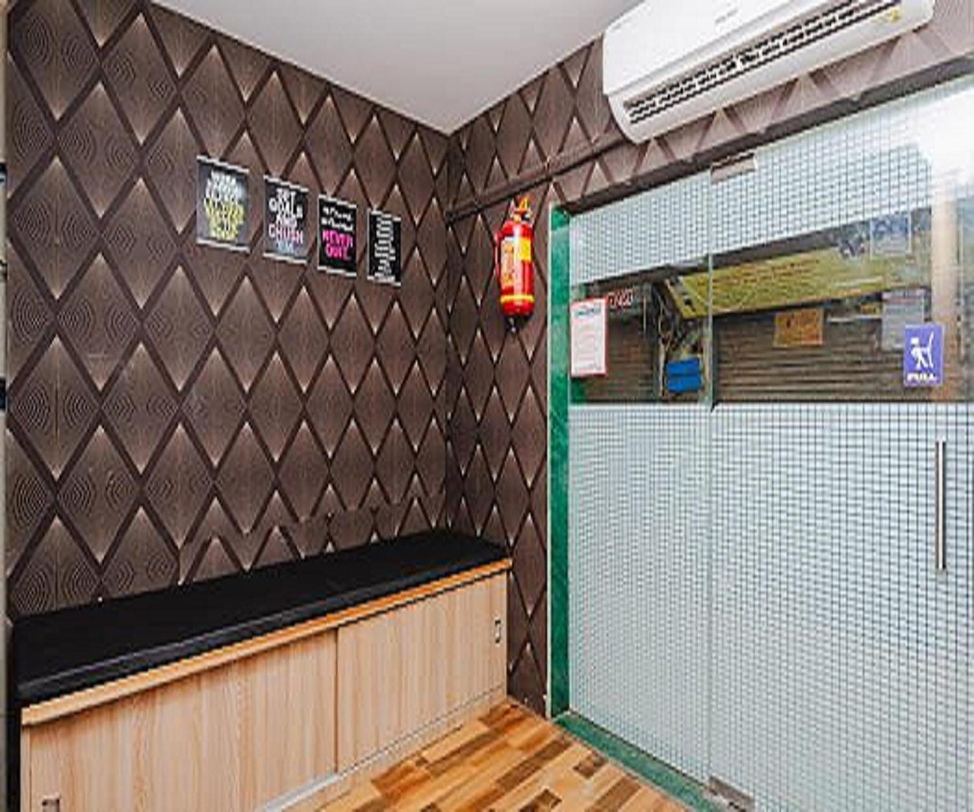 Golden Sands And Single Ac Apartament *